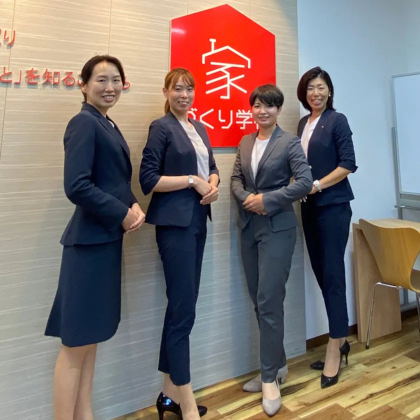 住宅会社の見極め方！違いと価格伝授！ | 【新築 基礎編】
高くて高機能な家は当たり前。大切なことは予算を抑え、いかに満足できる家を建てるかです。まずは無理のない予算を考え、会社別の特徴・価格をお伝えした後、選び方を伝授します。賢く建てるための極意を満載した家づくり学校の基本講座です。