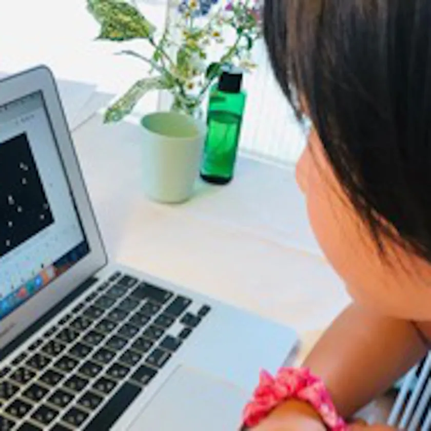 キーボードで本格的なプログラミング体験 | 「IchigoJam Web」を使ってプログラミング体験！マウスは使いません。
キーボードでプログラムを打ち込む本格的なプログラミングを体験できます。
講師が丁寧に操作方法や、プログラムの入力方法をサポート！
ぜひこの機会に本格的なプログラミングを体験ください。