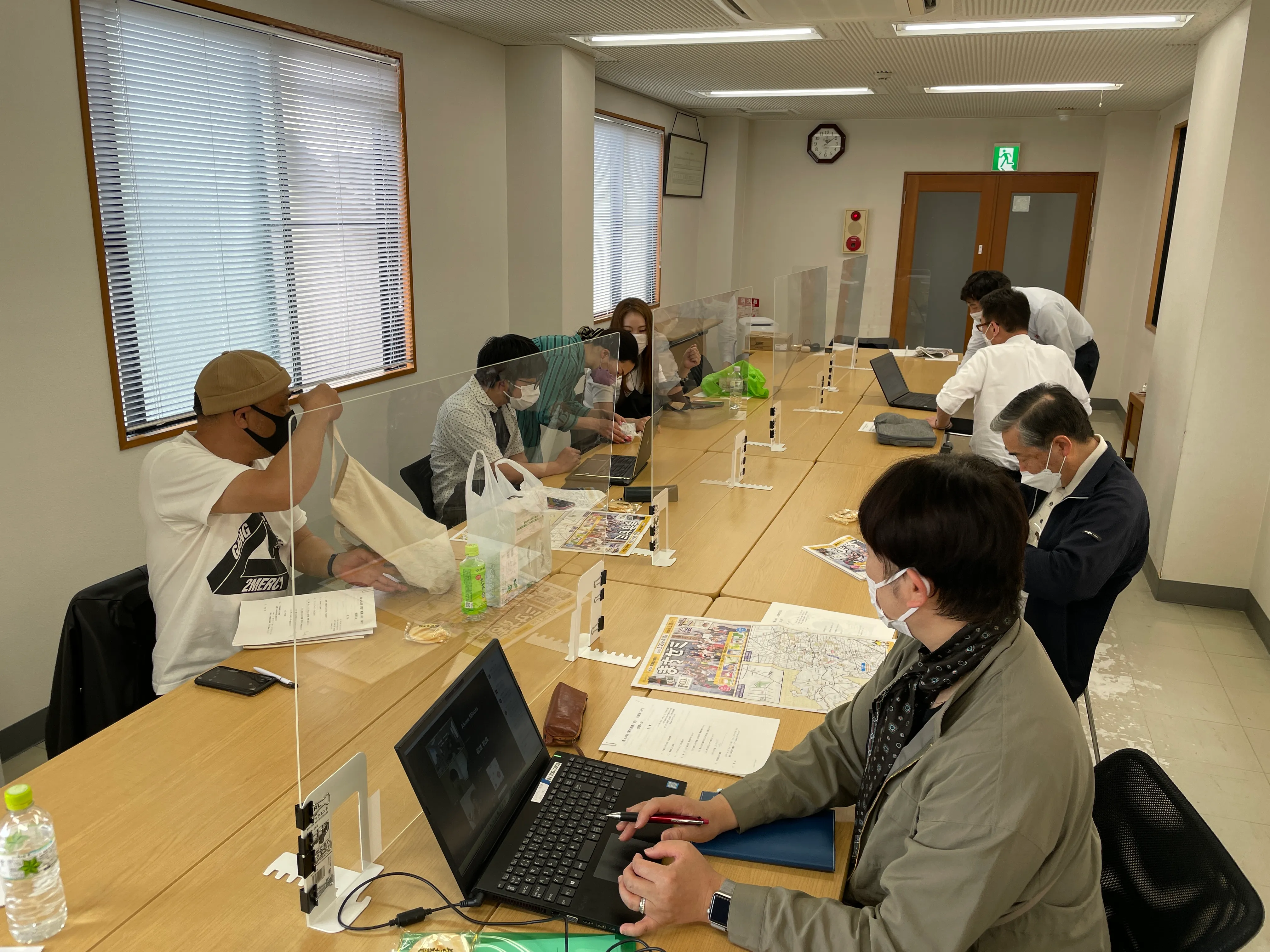 世話人会の様子